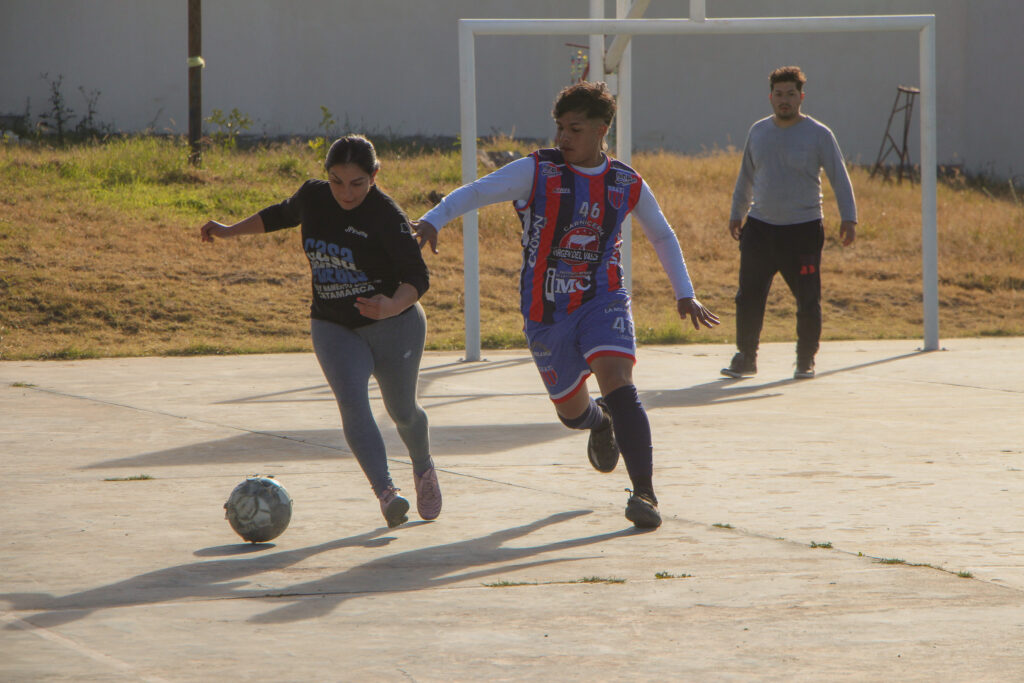 Jornada de Futbol Comunitario en el CIS