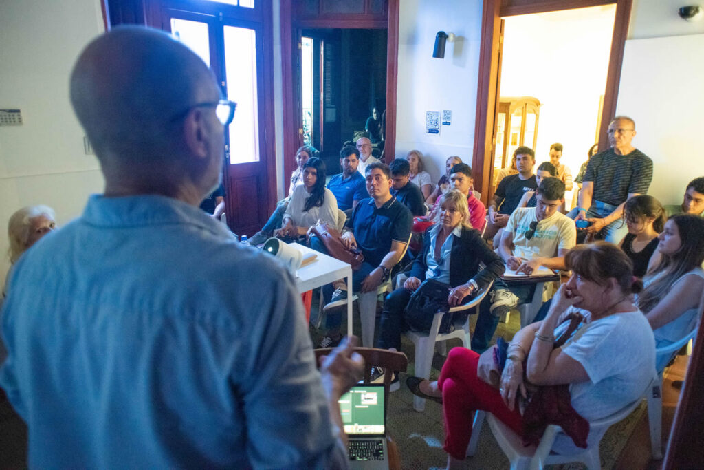 Con el planeamiento del área Gran Catamarca, se desarrolló otra charla de «Miércoles Modernos”