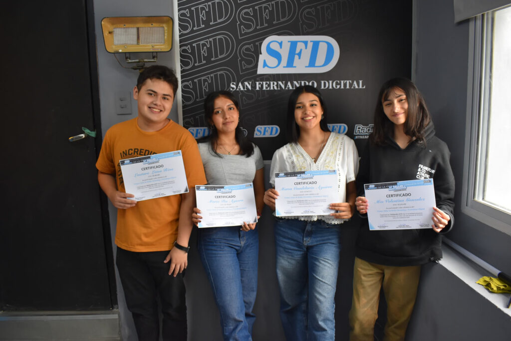 Los Alumnos; Lautaro, Pia, Cande y Valen.