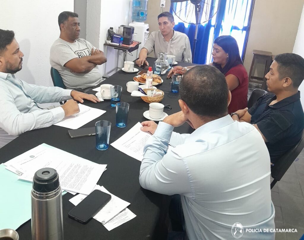 Reunión entre autoridades del Departamento Investigaciones Judiciales y la Dirección General de Criminalística