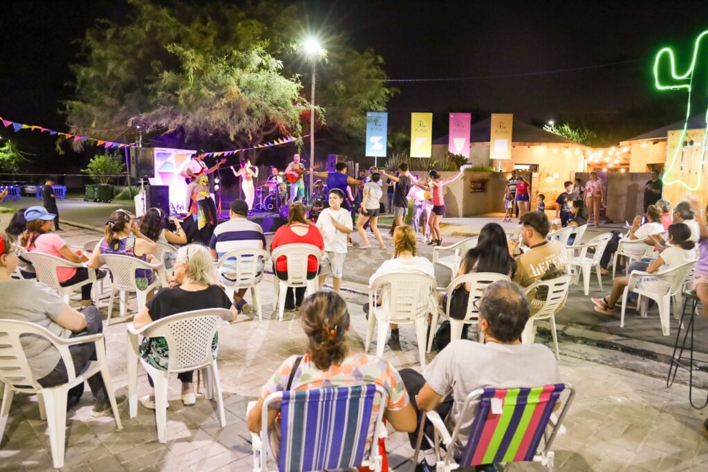 En todo el verano, los turistas en la Capital pernoctaron casi 4 noches