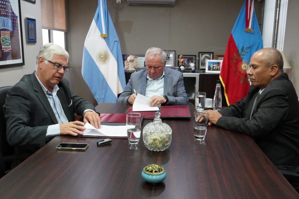 Firman un nuevo convenio de capacitación entre Senado y FASTA