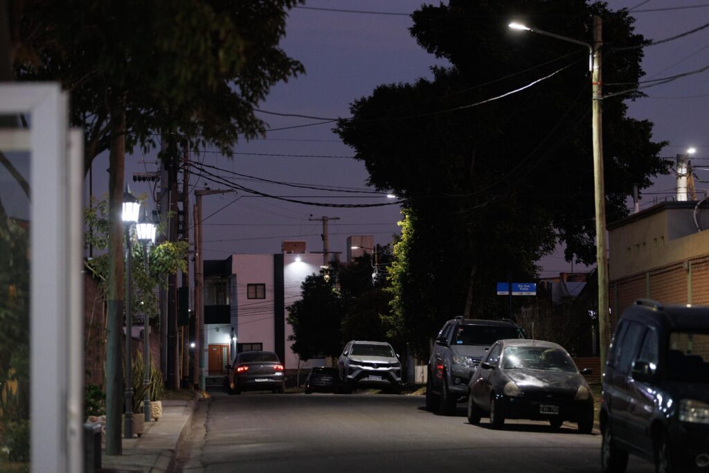 La iluminación 100% LED llegó al barrio Las Gramillas