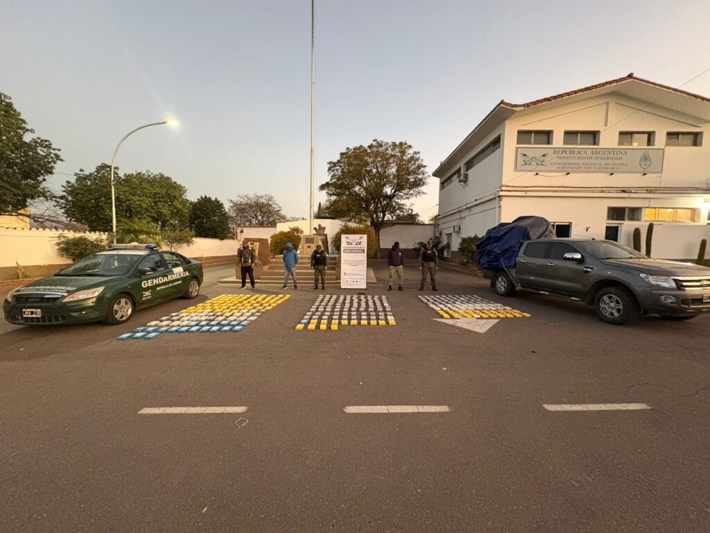 Descubren “cofres metálicos” con 309 kilos de cocaína dentro de tres tanques de combustible