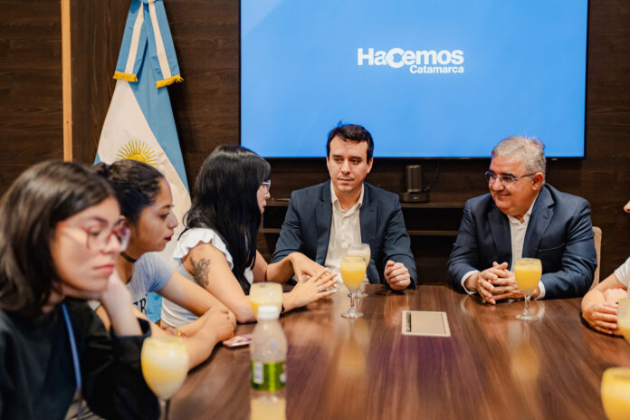 Jóvenes de Santa María conocieron nuevas oportunidades de estudio (2)