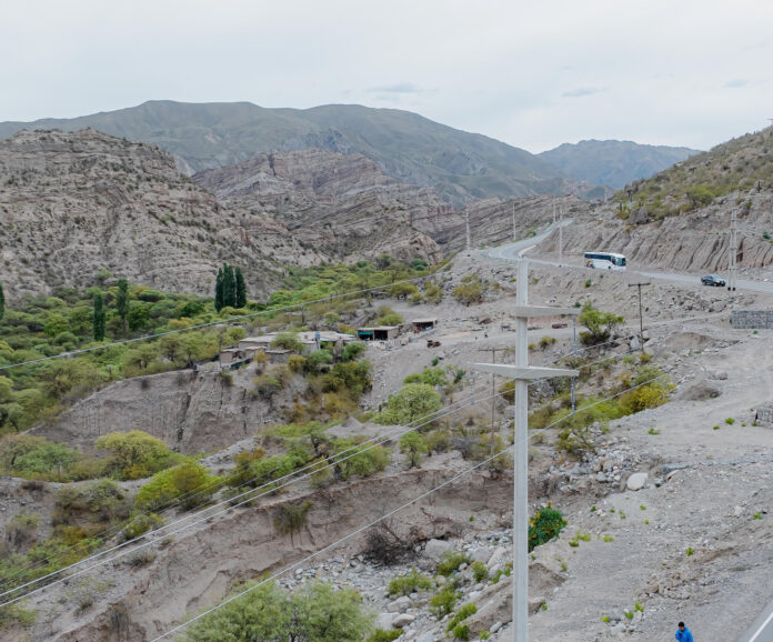 La obra de energía en Villa Vil tiene un avance del 40%