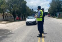 Efectivos policiales trabajan activamente en los puestos de control implementados en el marco de las Festividades Marianas 2.025