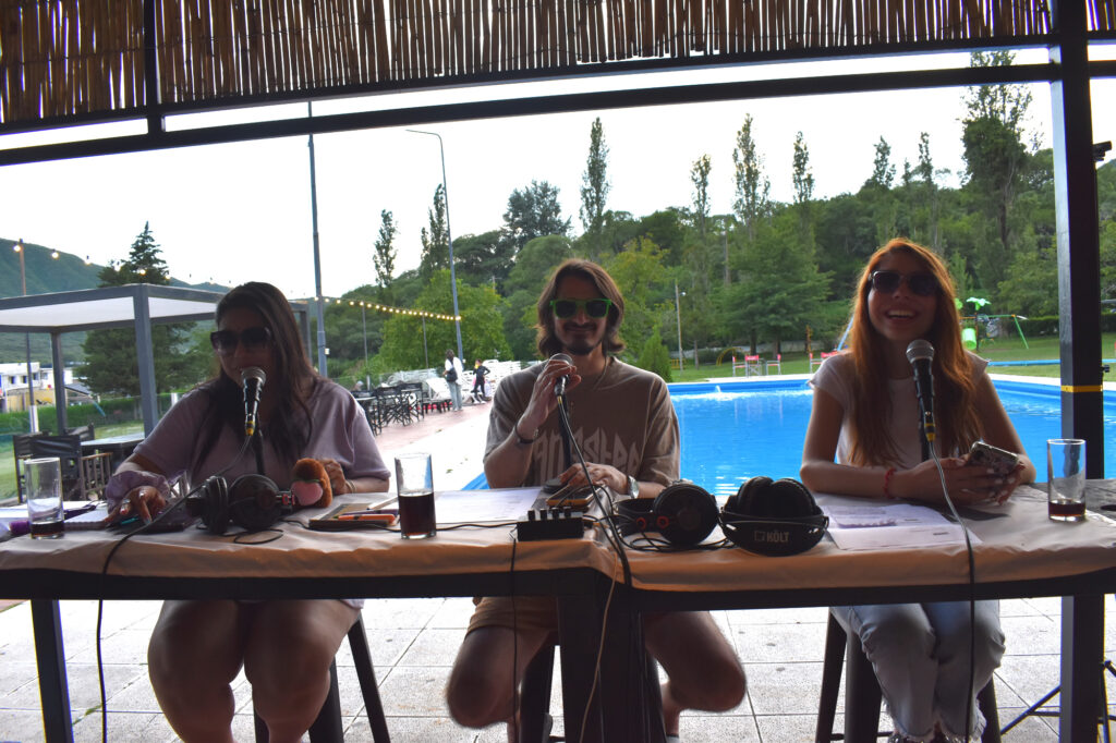 Con transmisión desde destinos turísticos, Verano Traidor lanzó su tercera temporada