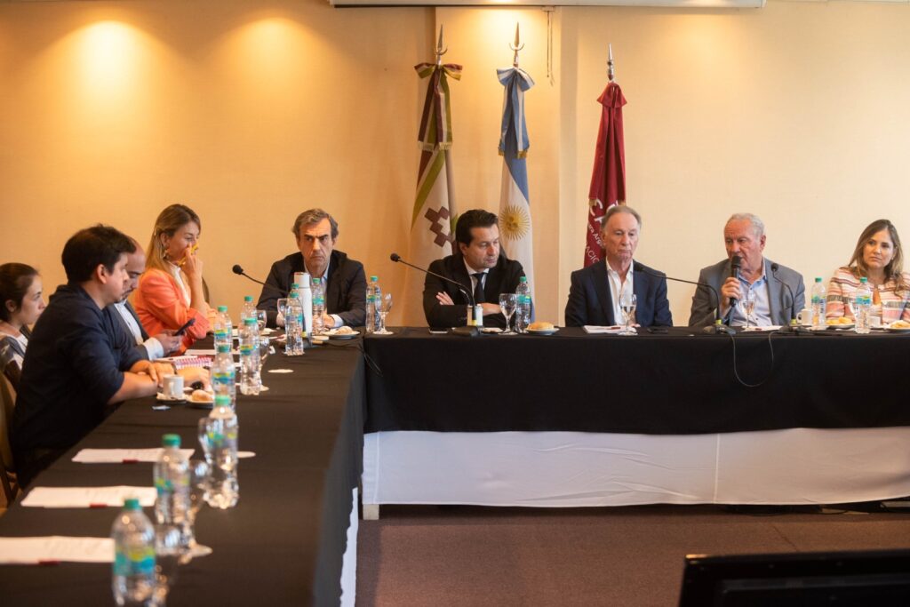 Dusso acompañó la sesión del Consejo Ejecutivo de CAMARCO y destacó la importancia de la obra pública para el NOA