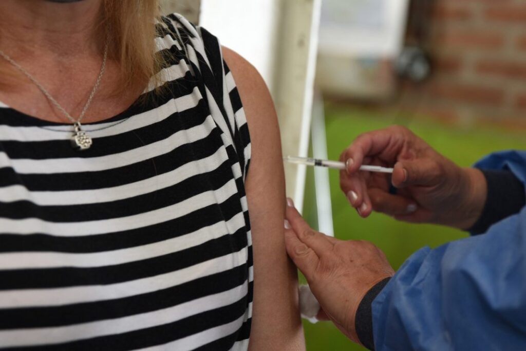 La Capital completó la primera etapa de la vacuna antigripal y aguarda el envío de nuevas dosis