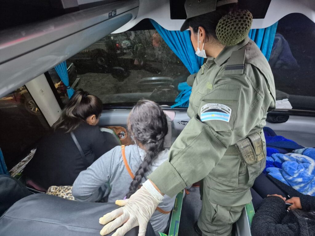 Detuvieron a dos mujeres que transportaban cocaína ingerida en 156 cápsulas