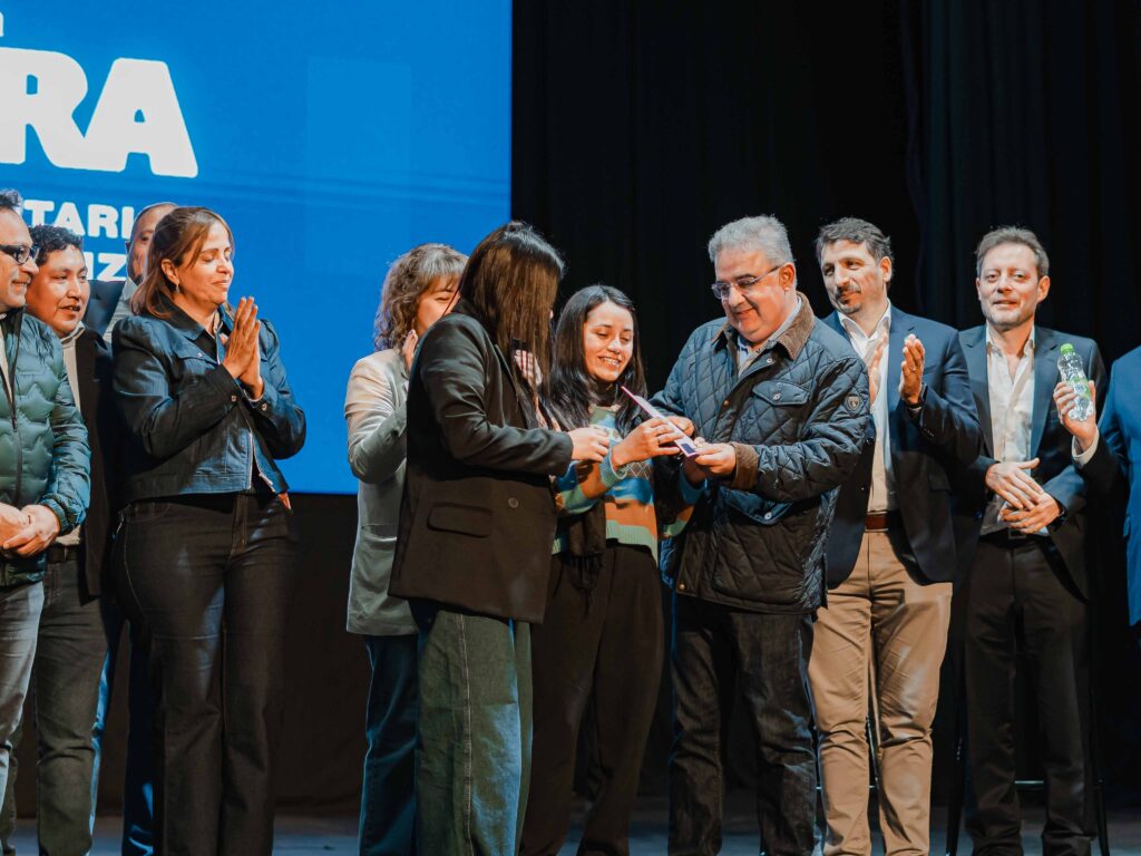 Con apoyo del Gobierno provincial y en articulación con la Universidad Siglo 21, 500 jóvenes accedieron a becas universitarias