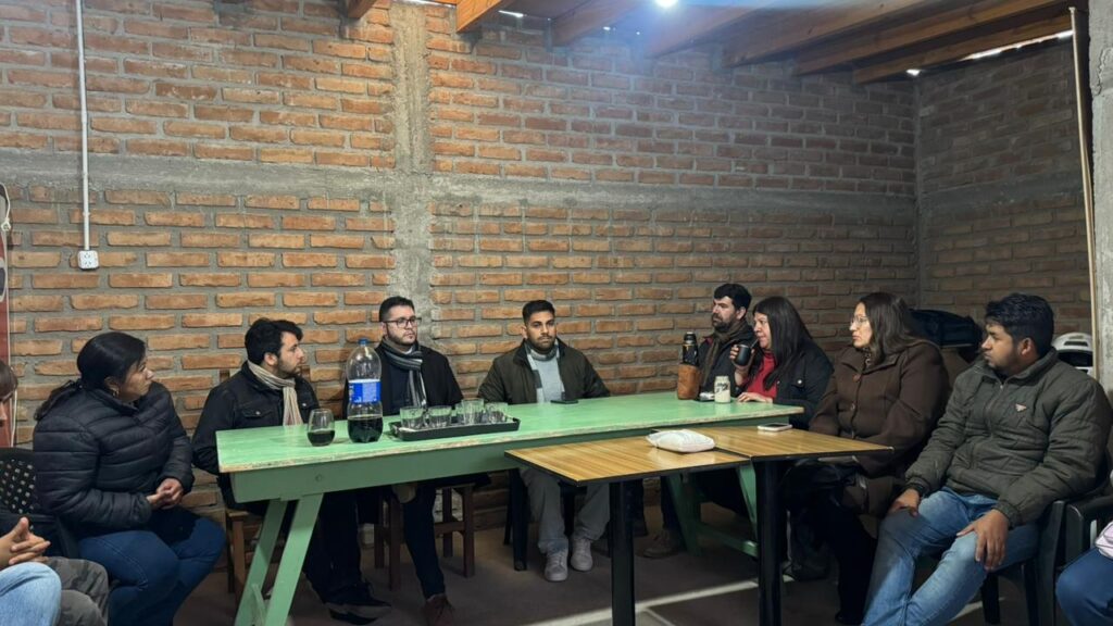 El diputado Aibar Quintar visitó a los referentes de Santa Maria