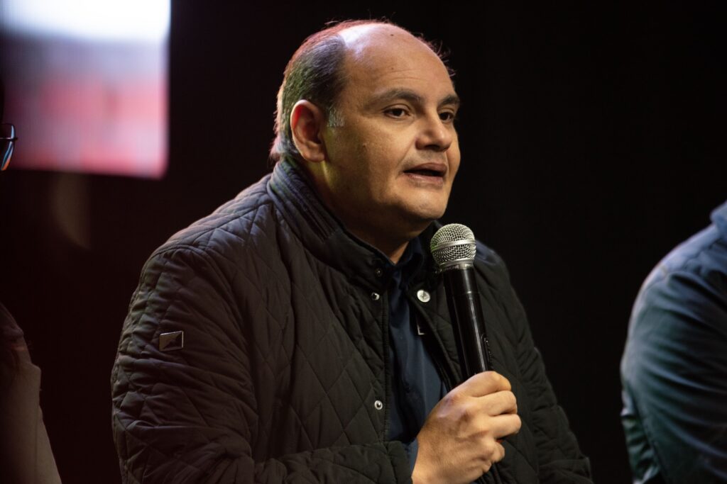 Saadi ratificó el pago de aguinaldo para becados y defendió el esquema de incorporación a planta