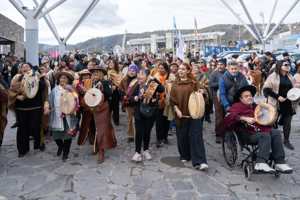 Con cajas, coplas y vidalas, la 2º edición de Catamarca Retumba recorrió el Poncho