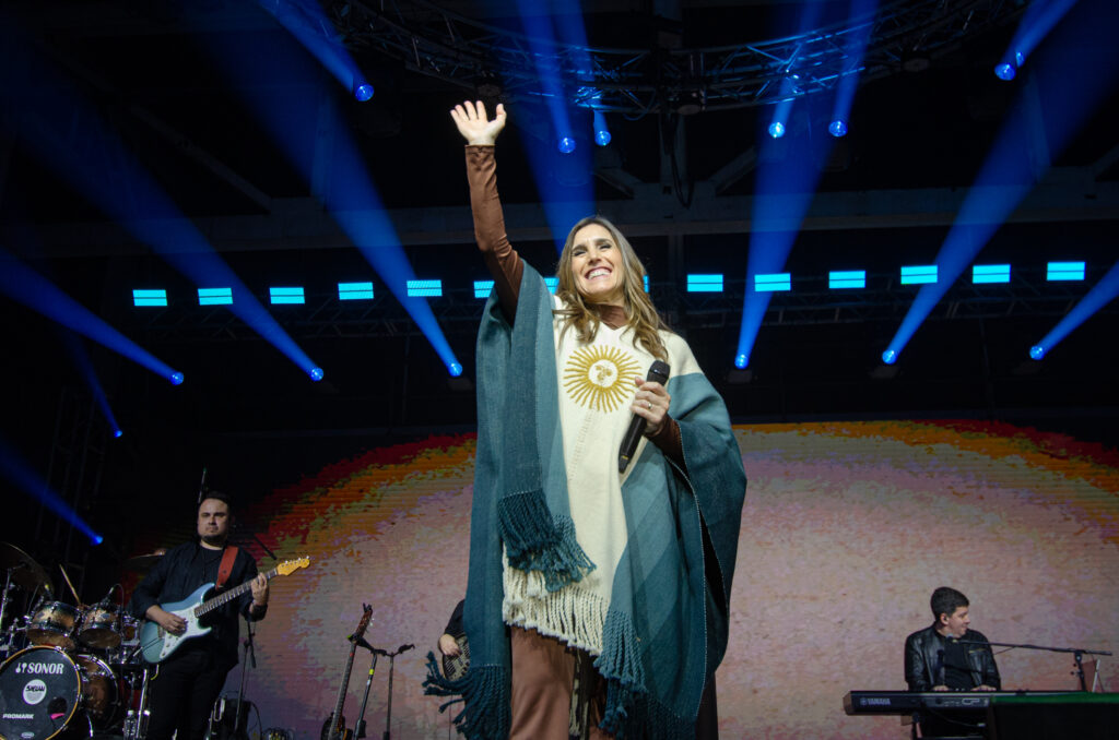 La Sole y Karina, grandes protagonistas de la tercera luna del Poncho 2026