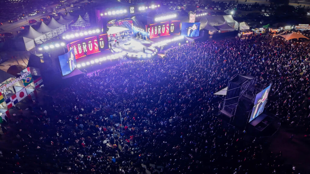 Más de 40 mil personas en una jornada especial que unió la pasión por el fútbol y la música en El Patio