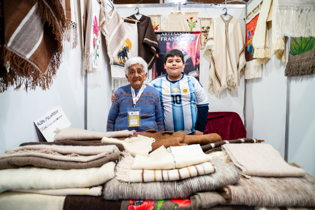 Las regiones de Catamarca se expresan a través de sus artesanías en el Poncho