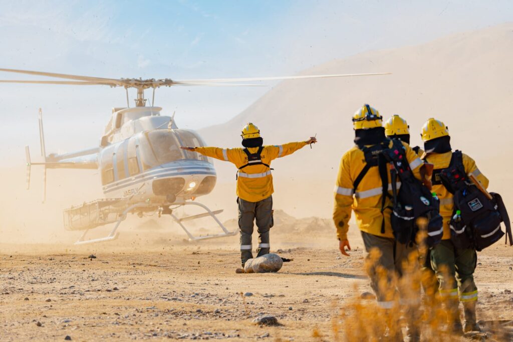 Arduo trabajo de brigadistas para combatir los incendios forestales en Aconquija