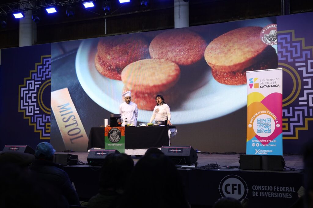 Los alfajores de algarroba fueron los protagonistas en la tarde de Poncho