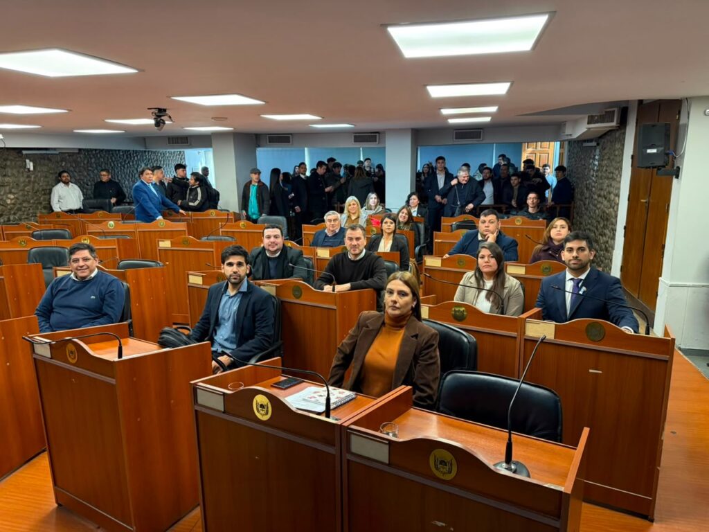 La oposición presentó un dictamen de minoría para garantizar mayor transparencia y control en CAMYEN