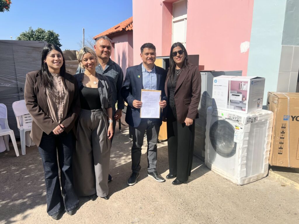 10 CAPS y hospitales del interior recibieron bienes de Salud