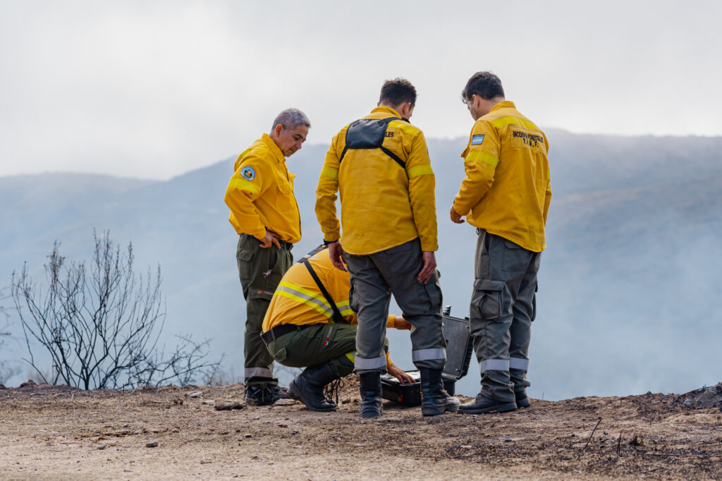 El incendio en El Rodeo permanece contenido y bajo monitoreo permanente