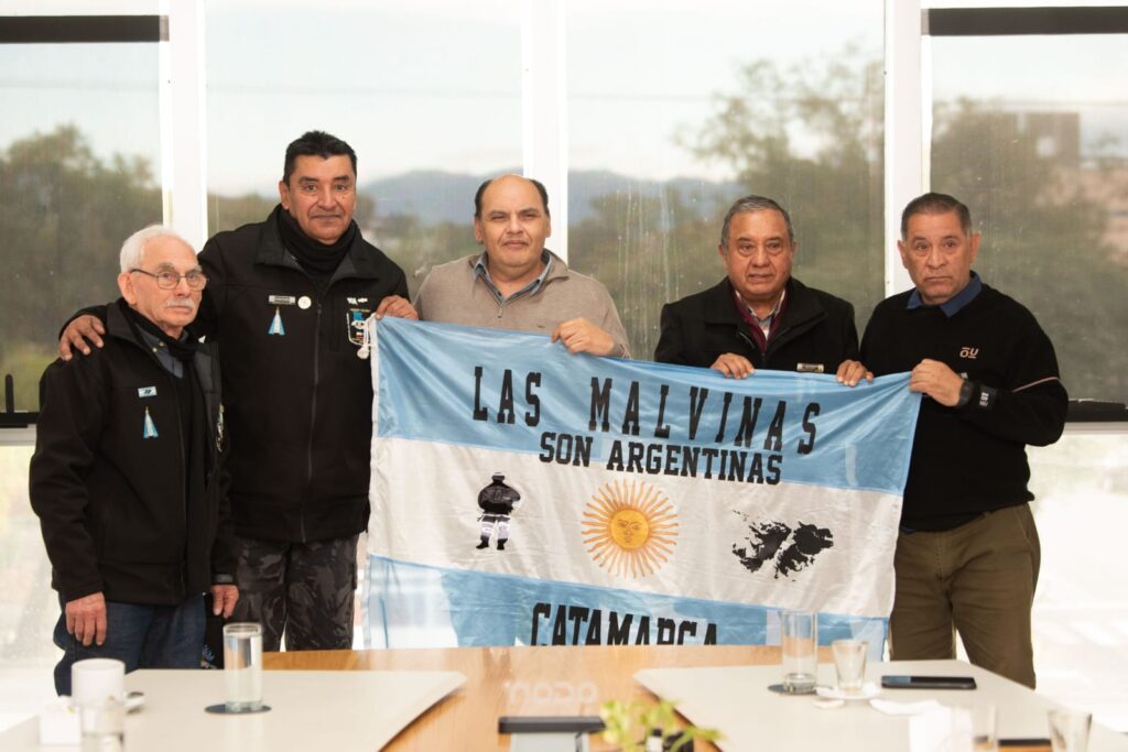Gustavo recibió a representantes de excombatientes de Malvinas