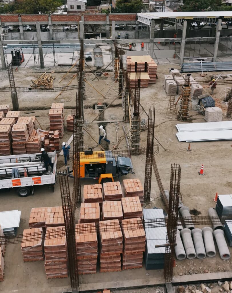 Supervisan la ampliación del Hospital San Juan Bautista al 30% de su avance de obra