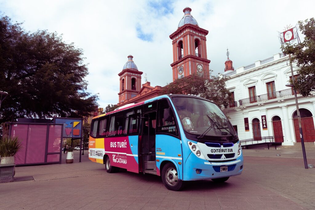 Bus Turístico: una invitación a recorrer la Capital durante el fin de semana largo