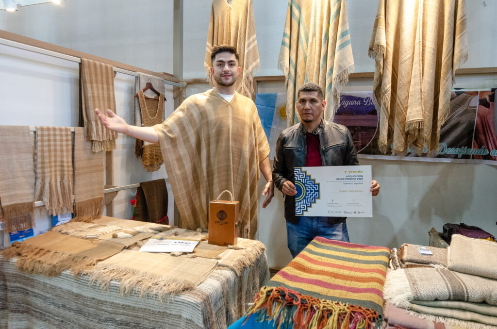 Una jornada para reconstruir la memoria fotográfica de la Fiesta del Poncho