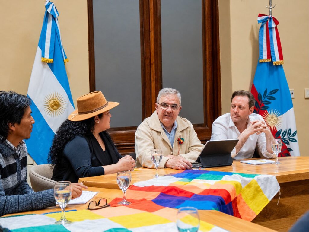 El Gobernador recibió a caciques de comunidades originarias del Norte de Belén
