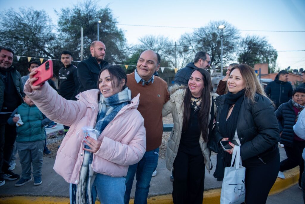 Gustavo puso en valor la plazoleta Alto Paraná y una nueva gruta en el barrio Marcos Avellaneda