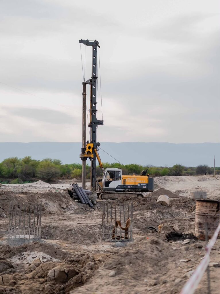 Avanza la obra del Puente del Pantanillo que conectará Capital y Valle Viejo