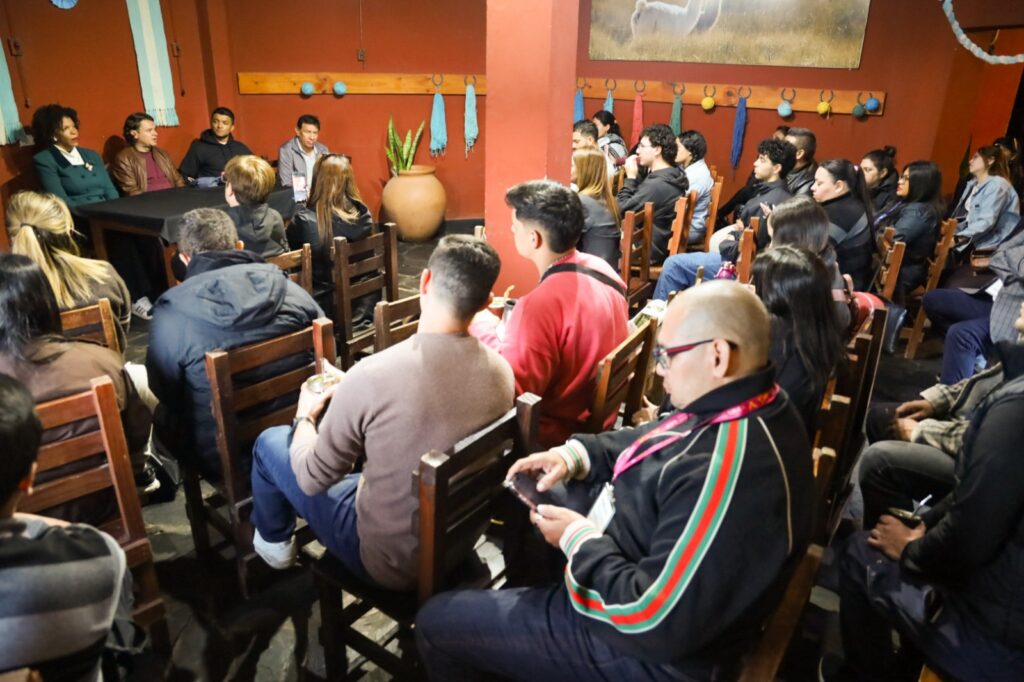 Periodistas turísticos internacionales compartieron una jornada con estudiantes del IES FASTA