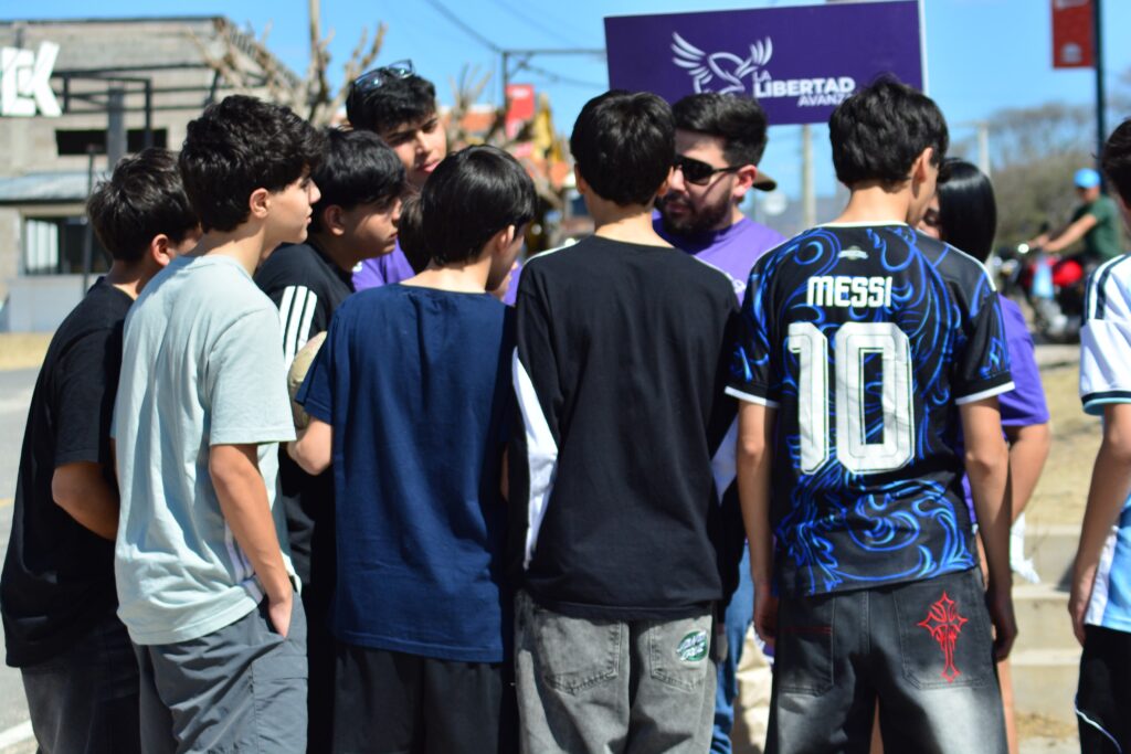 La juventud de La Libertad Avanza compartió una jornada recreativa y de diálogo con cientos de jóvenes en El Rodeo