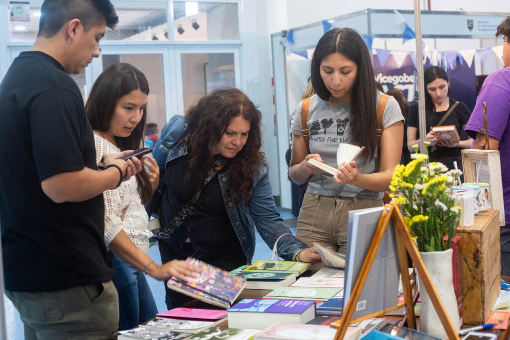 Autores de Chile y República Dominicana se suman a la Feria del Libro
