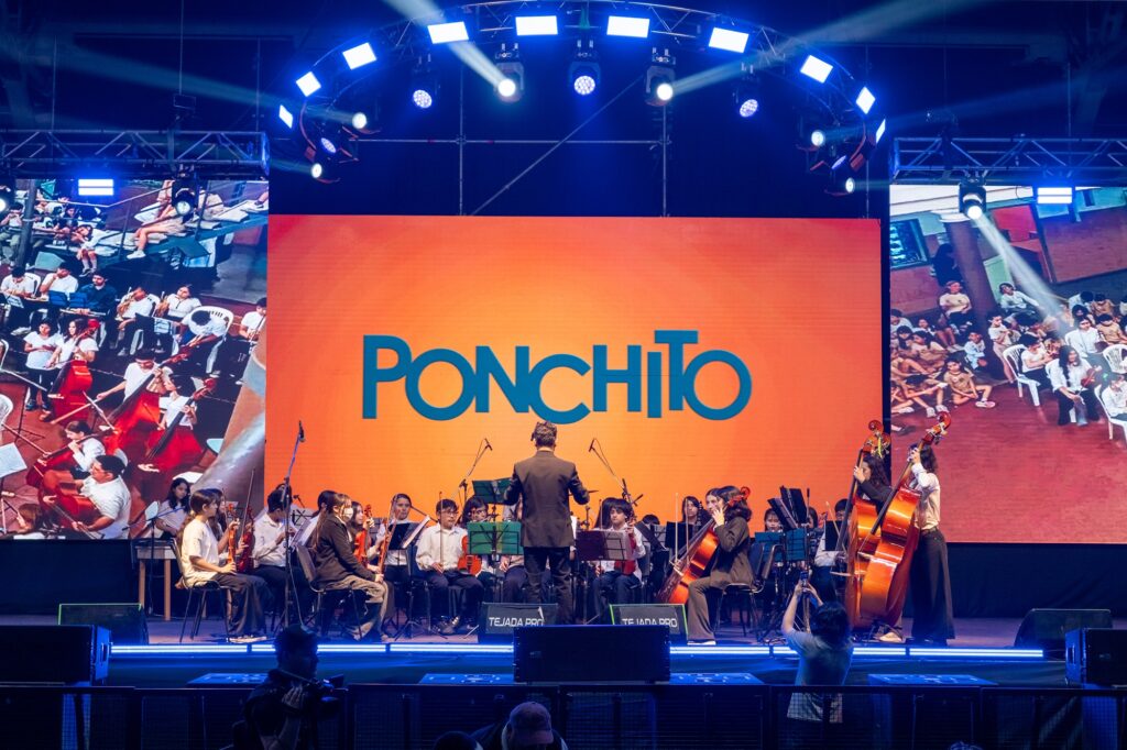 El Ponchito arrancó con música, danza y la emoción de los más chicos