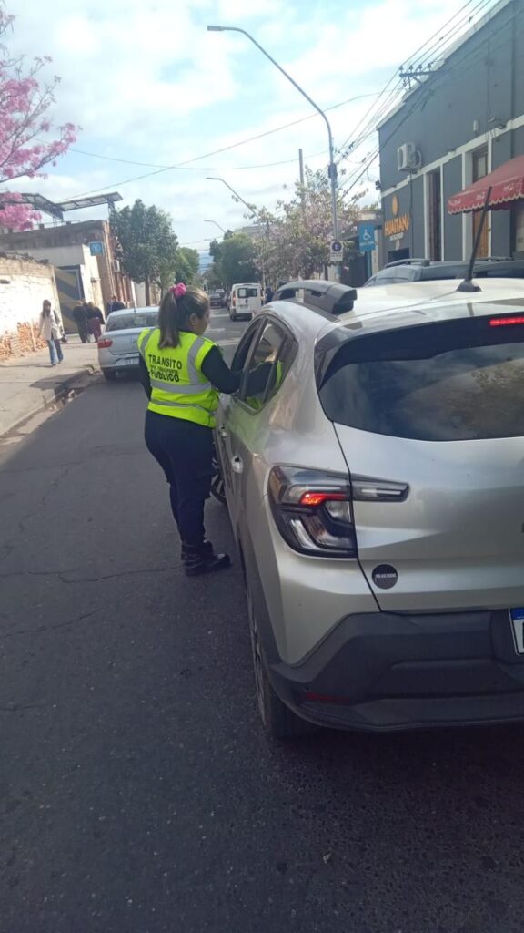 La Capital intensifica los operativos informativos y de regularización para conductores de aplicaciones