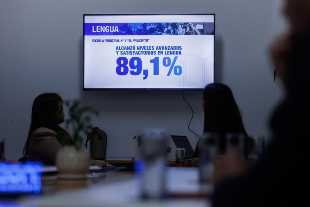 Gustavo destacó los sobresalientes resultados de las escuelas municipales en las pruebas Aprender